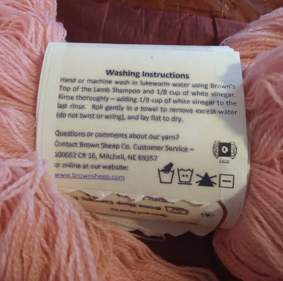 Women's New Pink Wool Blend Handmade Crocheted Shawl Size 14X88 Inches - Picture 10 of 10